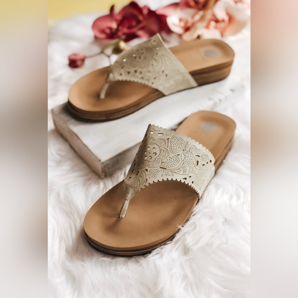 YELLOWBOX Crayla Sandals in Ivory - Picture 2 of 15